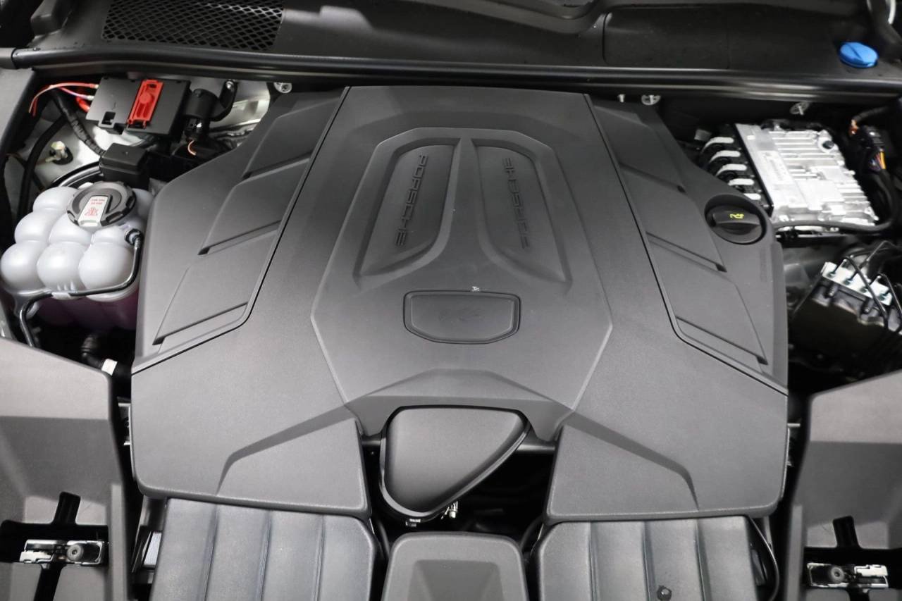 Used 2026 White Porsche Coupe image 41