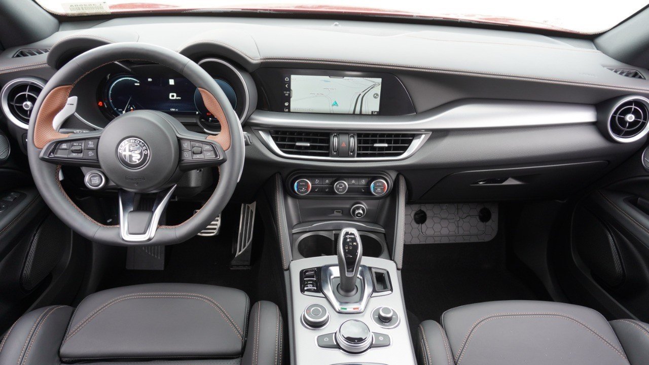 Used 2025 Red Alfa Romeo Intensa image 29