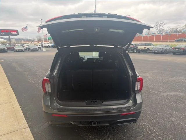 Used 2025 Gray Metallic Ford ST-Line image 12