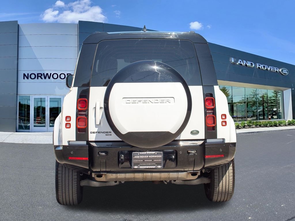Used 2023 White Land Rover X-Dynamic SE image 5
