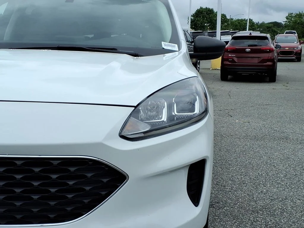 Used 2022 White Ford SE image 24