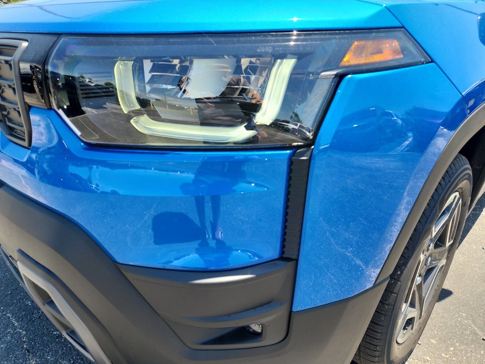 New 2026 Hydro Blue Pearl-Coat Exterior Paint Jeep Limited image 9
