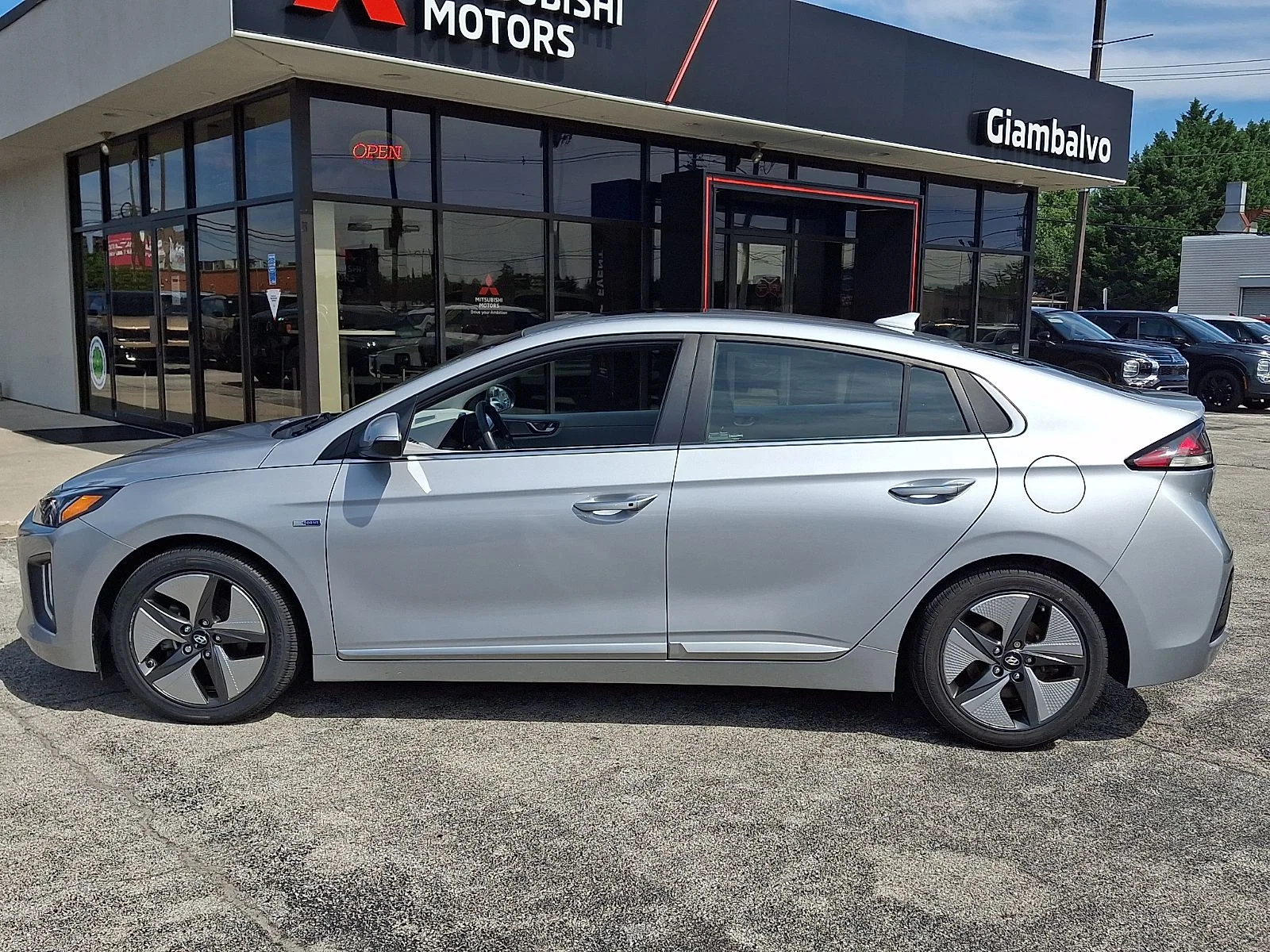Used 2020 Silver Hyundai Limited image 5