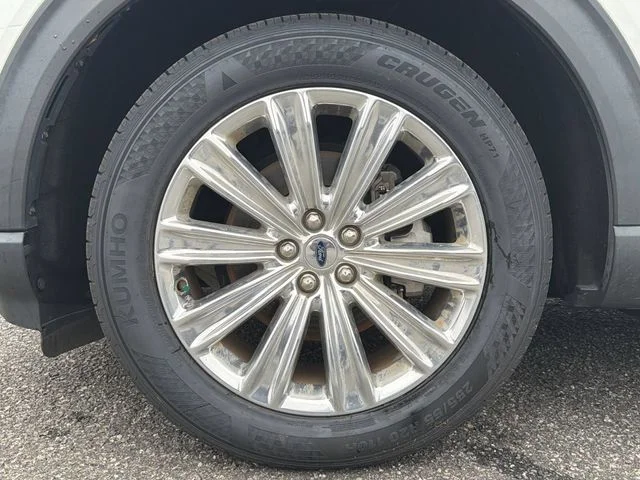 Used 2021 White Ford Limited image 10