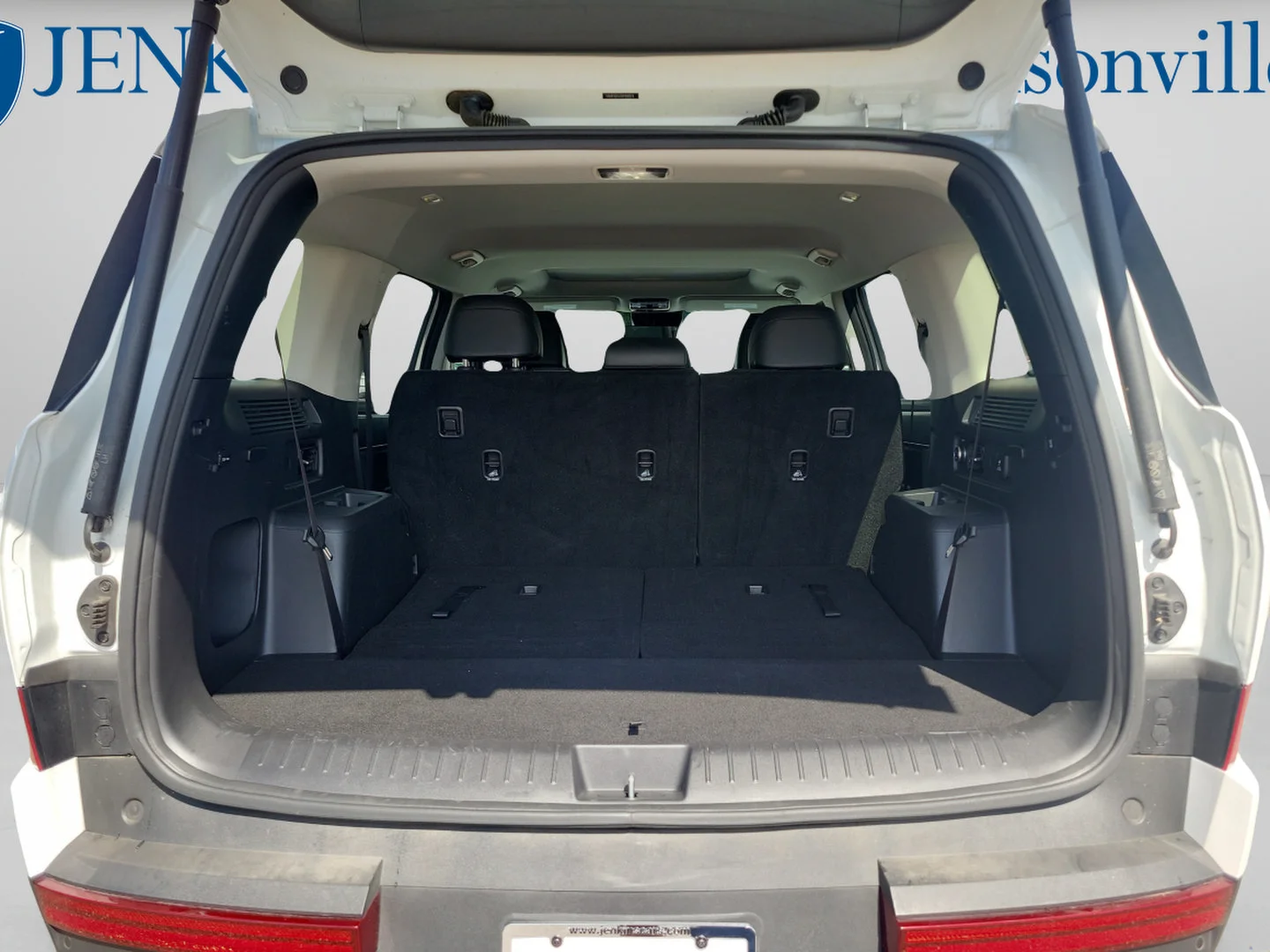 Used 2024 Serenity White Hyundai XRT image 9