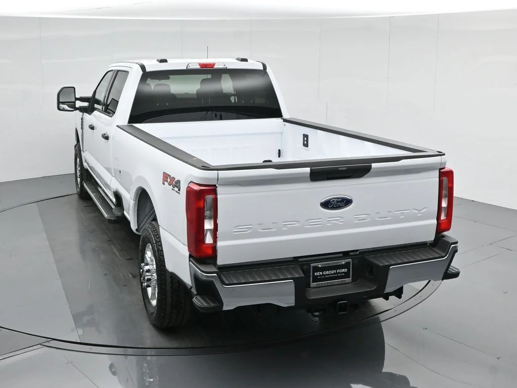 New 2026 Oxford White Ford XLT image 45