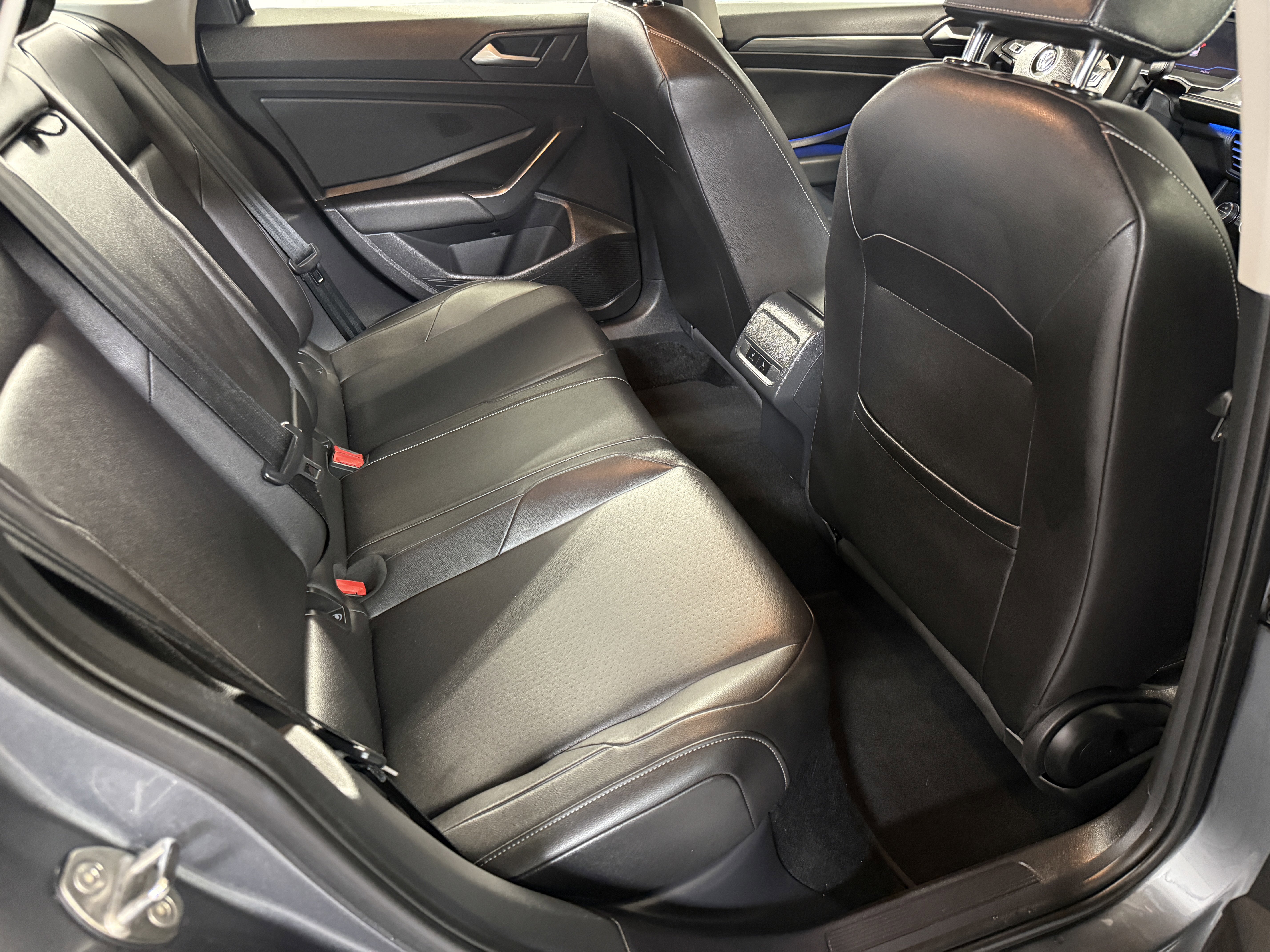 Used 2020 Platinum Gray Metallic Volkswagen SEL image 20
