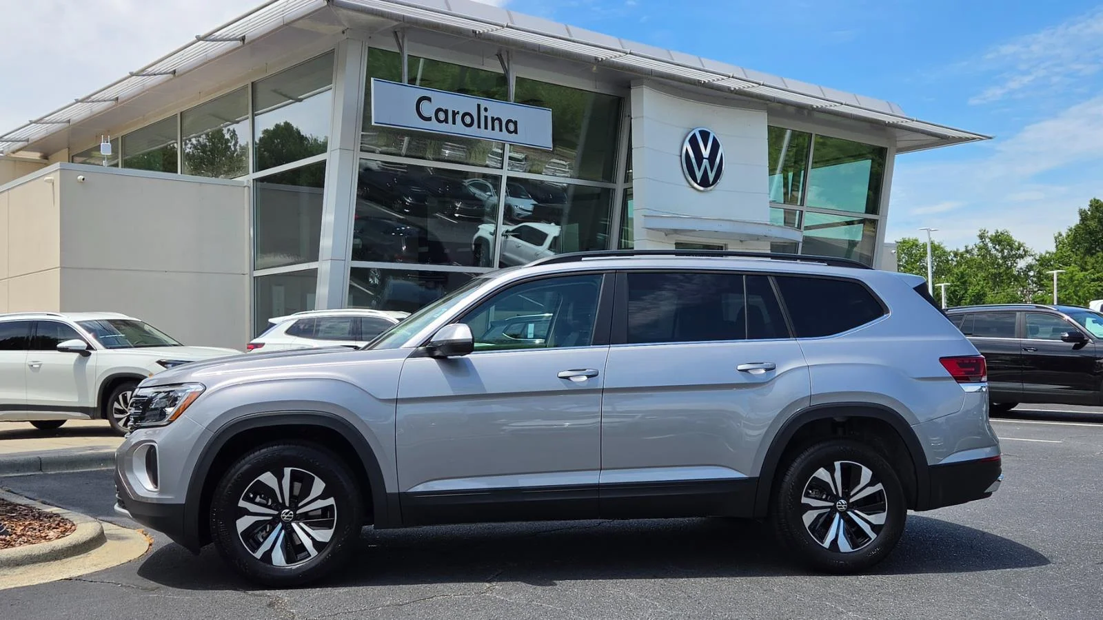 New 2026 silver mist metallic Volkswagen 2.0T SE image 3