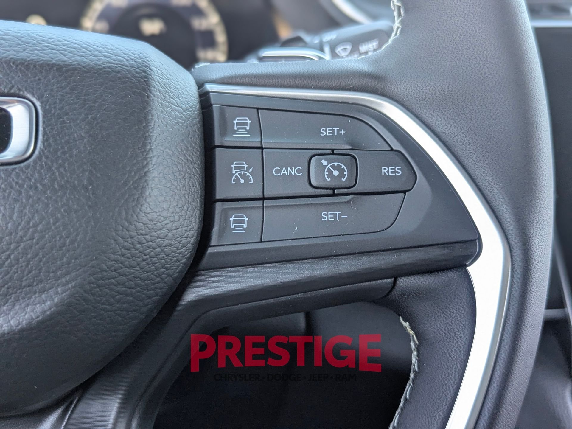New 2026 Diamond Black Crystal Pearlcoat Jeep Laredo image 16