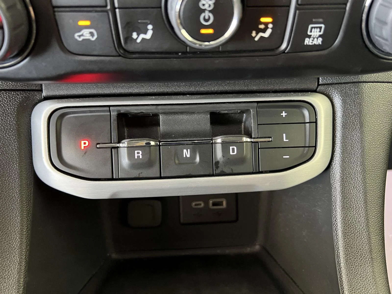 Used 2023 Sterling Metallic GMC SLE image 17