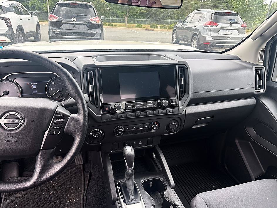 Certified Used 2025 Glacier White Nissan S image 15