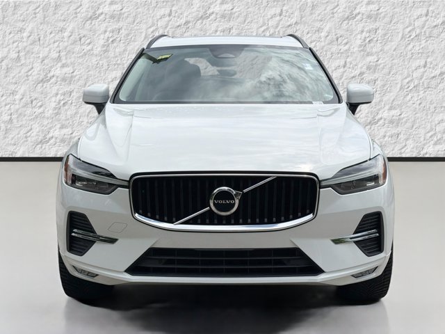 Used 2022 Ice White Volvo Momentum image 8