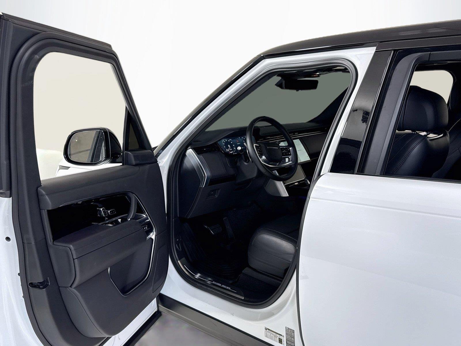 Used 2025 Fuji White Land Rover SE | 24