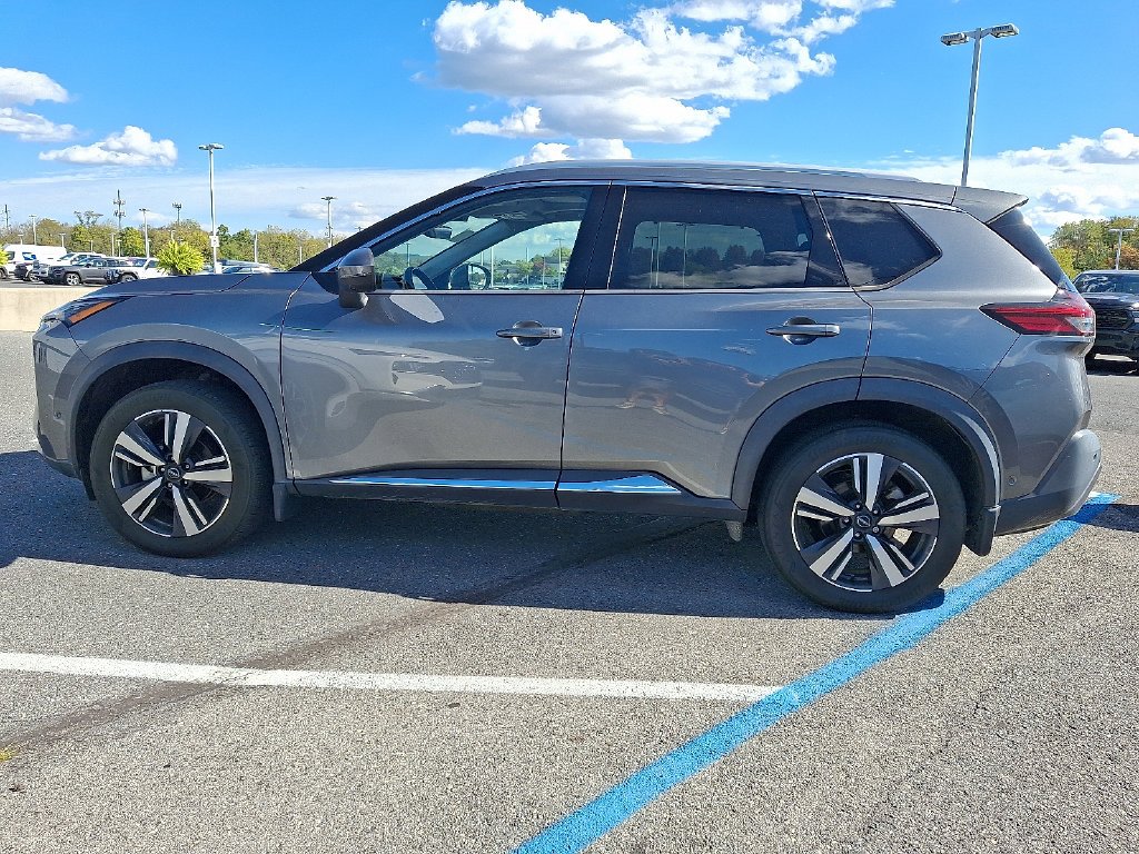 Used 2023 Gray Nissan SL image 4