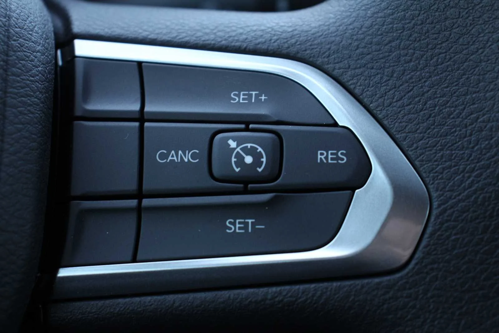 Used 2025 Diamond Black Crystal Pearlcoat Jeep Sport image 30