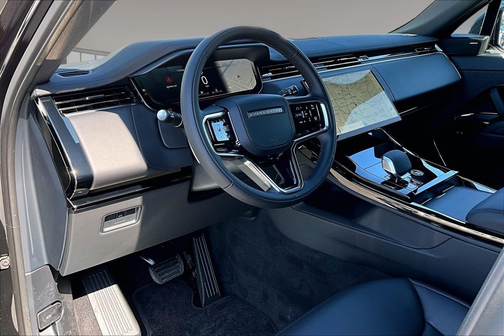 New 2027 SANTORINI BLACK Land Rover SE image 7