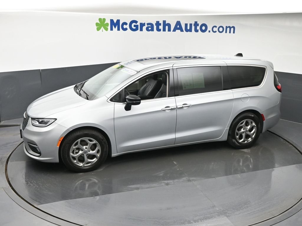 Used 2024 Silver Chrysler Limited image 26