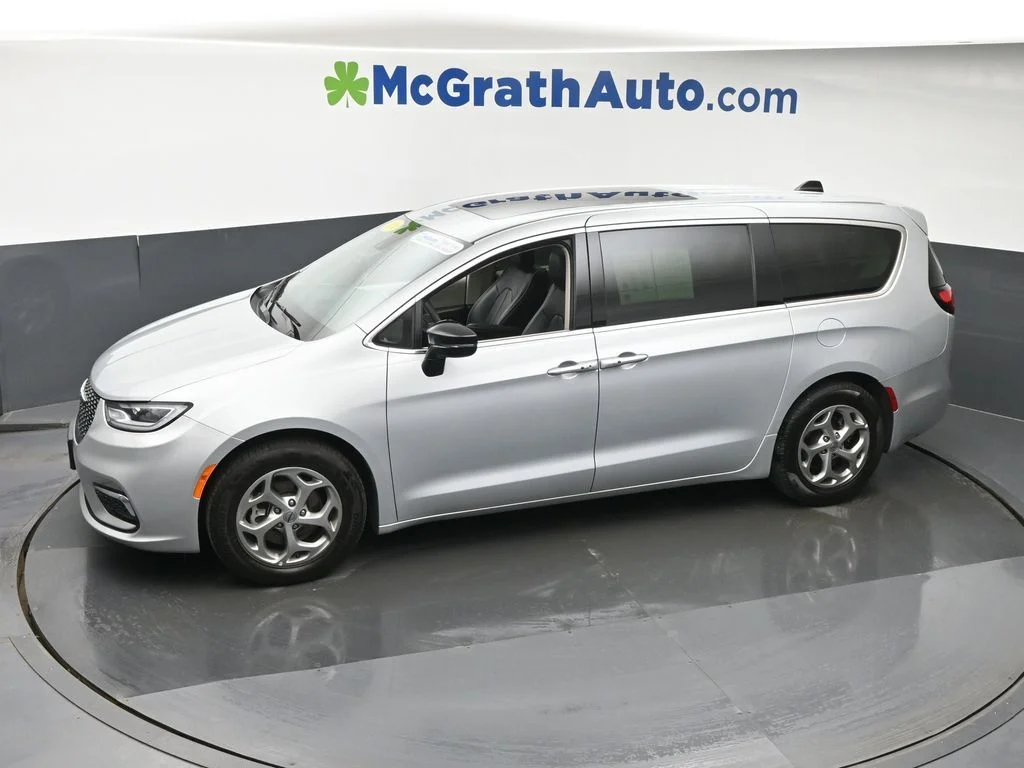 Used 2024 Silver Chrysler Limited image 26
