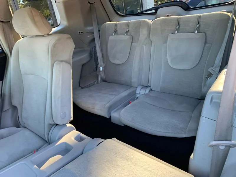 Used 2011 Silver Toyota Sport Utility 4D image 27