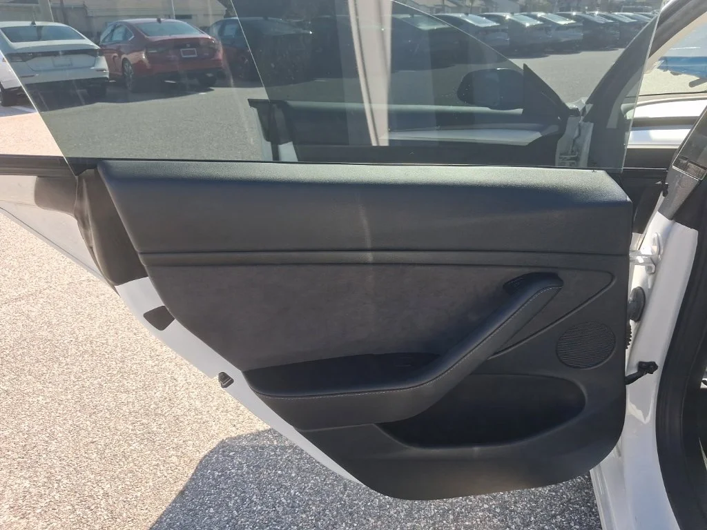Used 2023  Tesla Base image 23