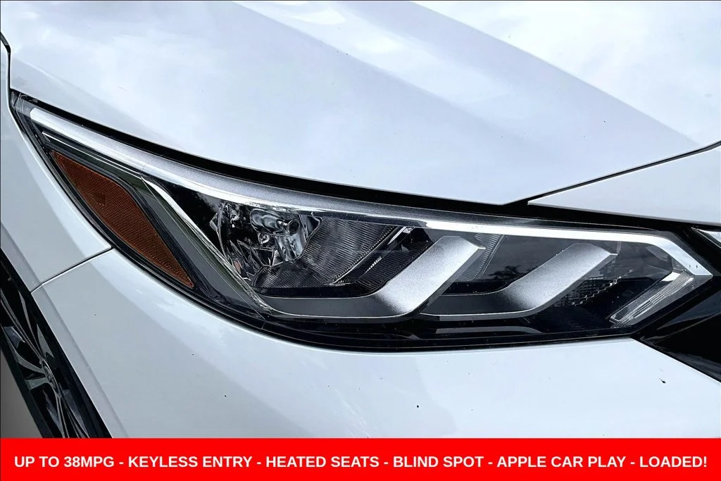 Used 2023 White Nissan SV image 36