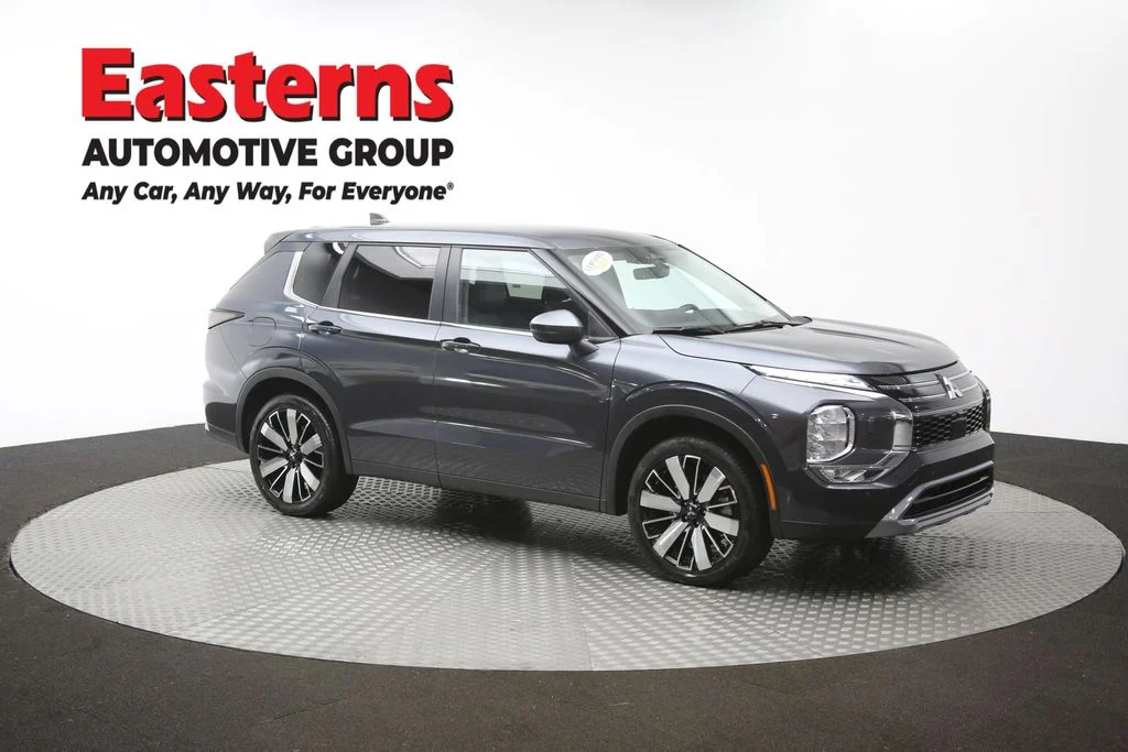 Used 2025 Gray Mitsubishi SE image 43