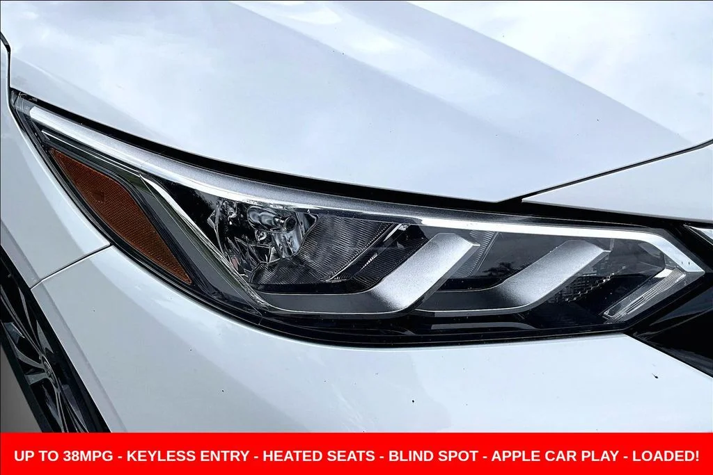 Used 2023 White Nissan SV image 36
