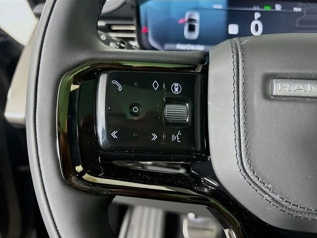 New 2026 Black Land Rover Dynamic SE image 10