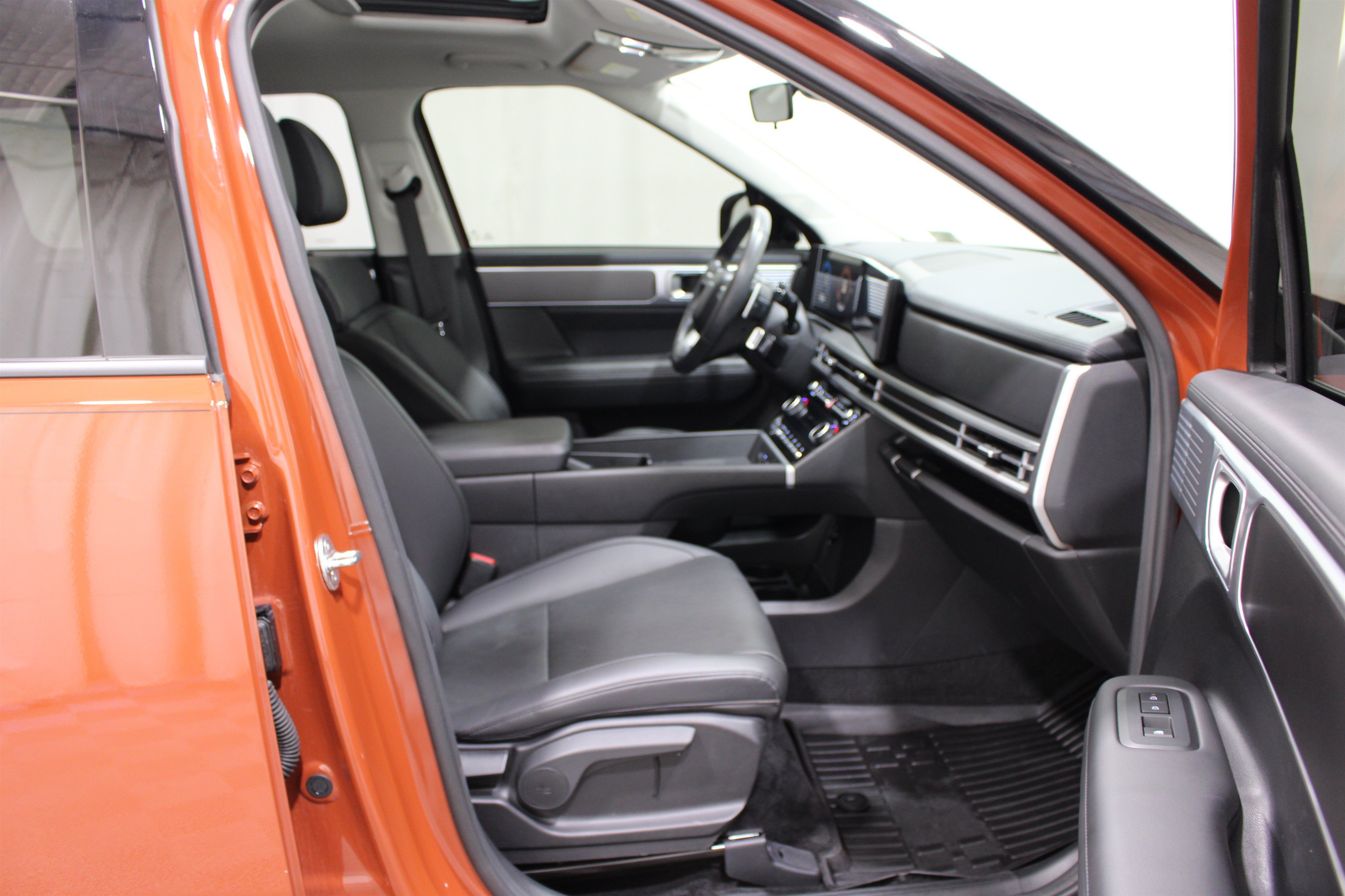 Used 2024 Terracotta Orange Hyundai XRT image 25