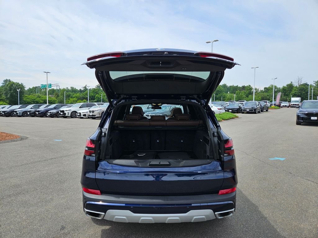 Used 2026 Tanzanite Blue II Metallic BMW xDrive40i image 11