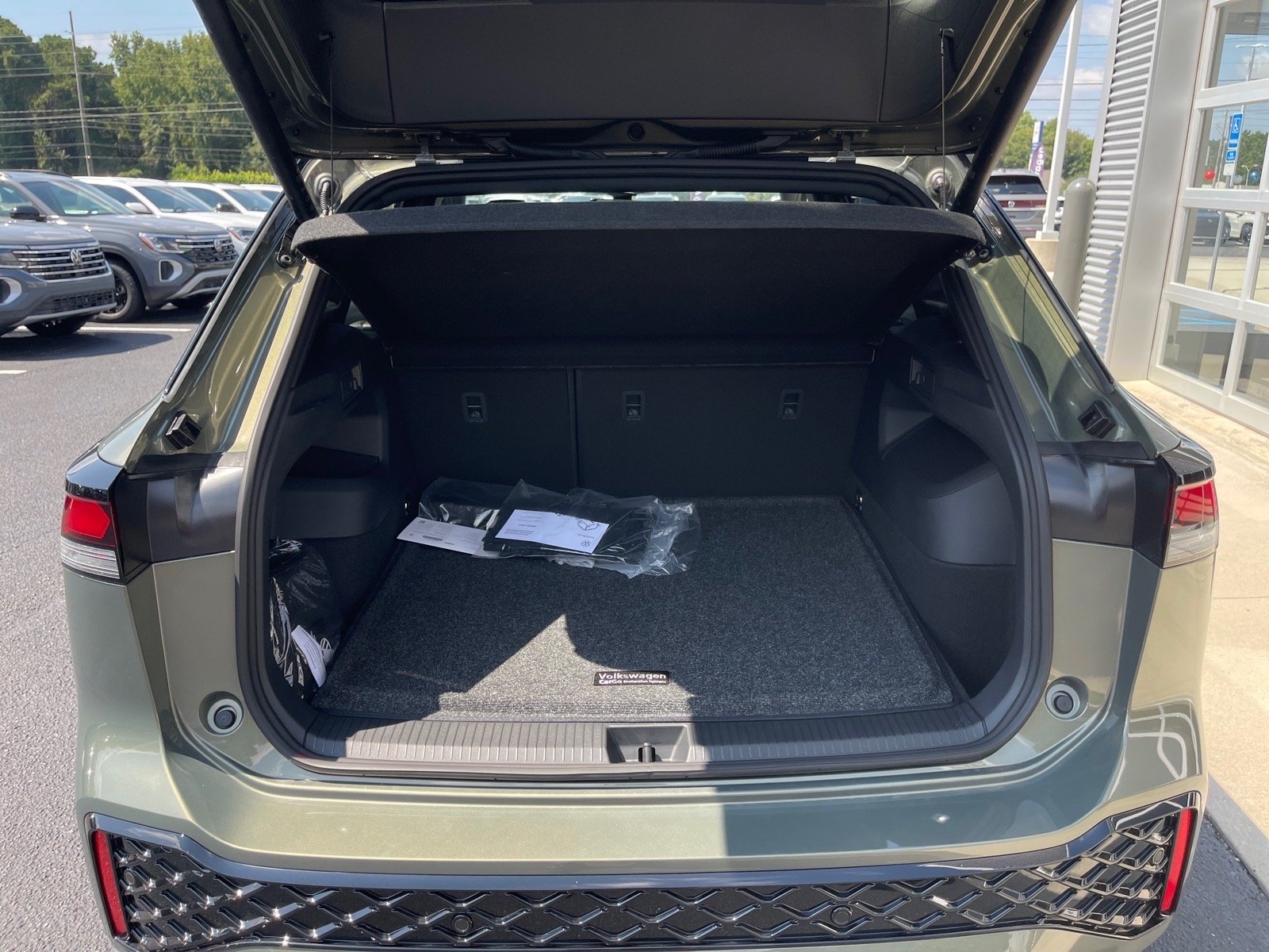 New 2026 Avocado Green W/ Deep Black Roof Volkswagen SE R-Line Black image 15