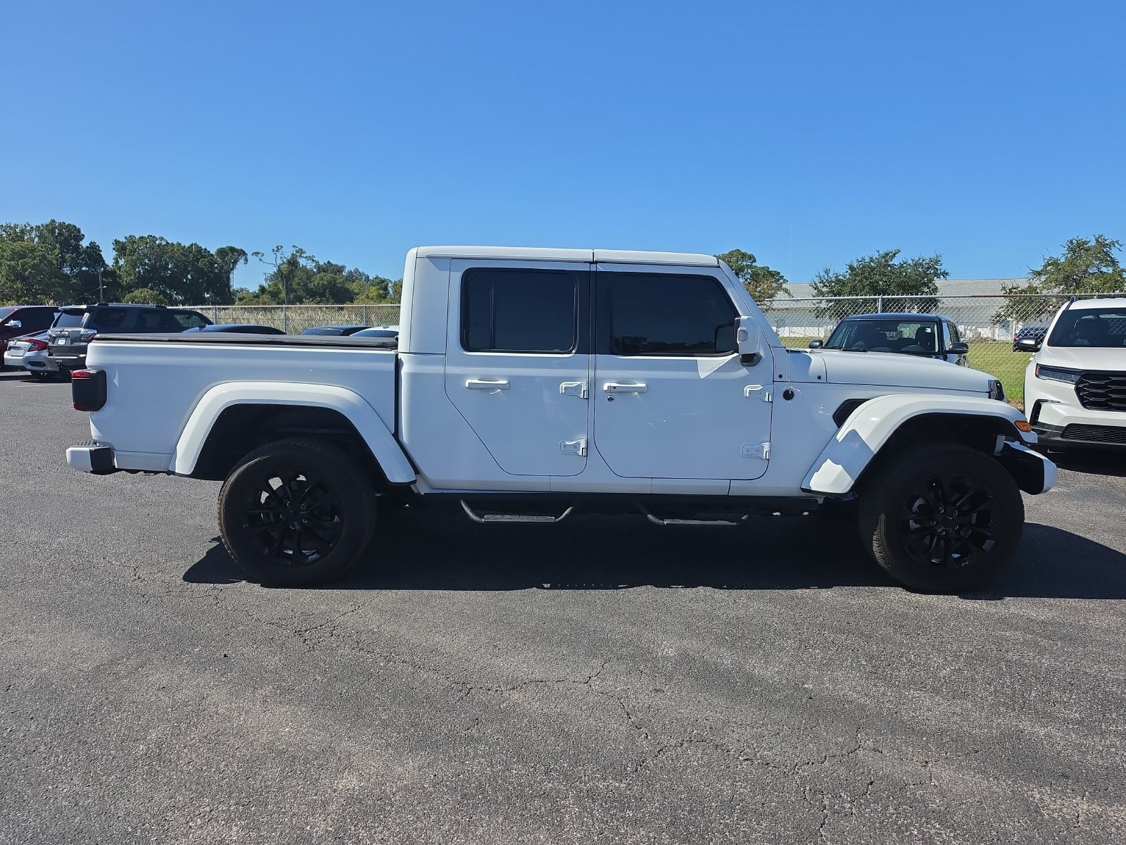 Used 2022 White Jeep High Altitude image 2