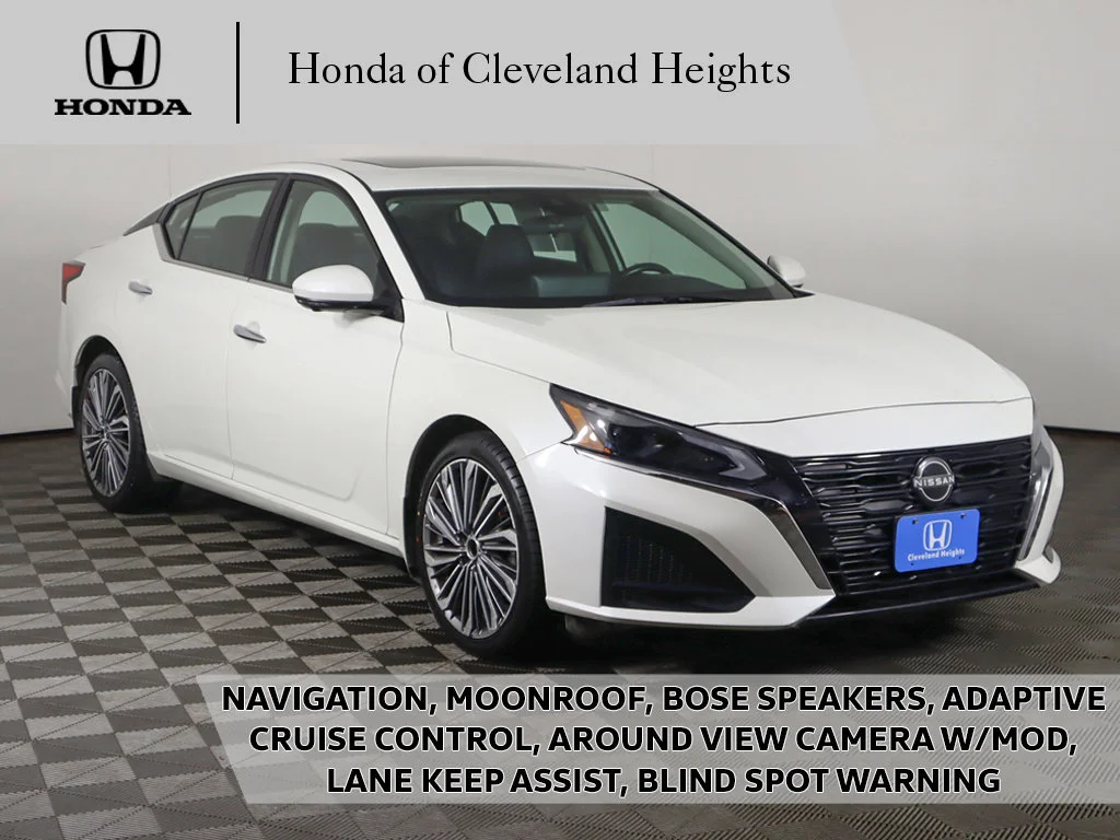 Used 2023 Pearl White Nissan 2.5 SL image 1
