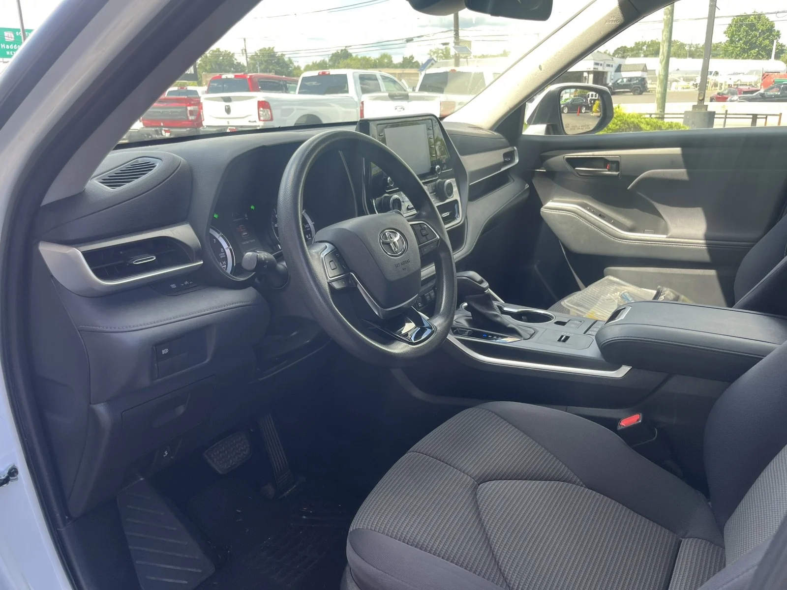 Used 2021 Blizzard Pearl Toyota L FWD image 13