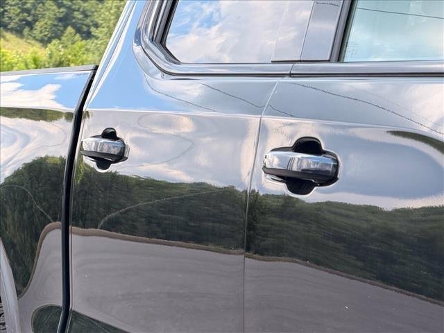 Used 2026 Onyx Black GMC AT4 image 6