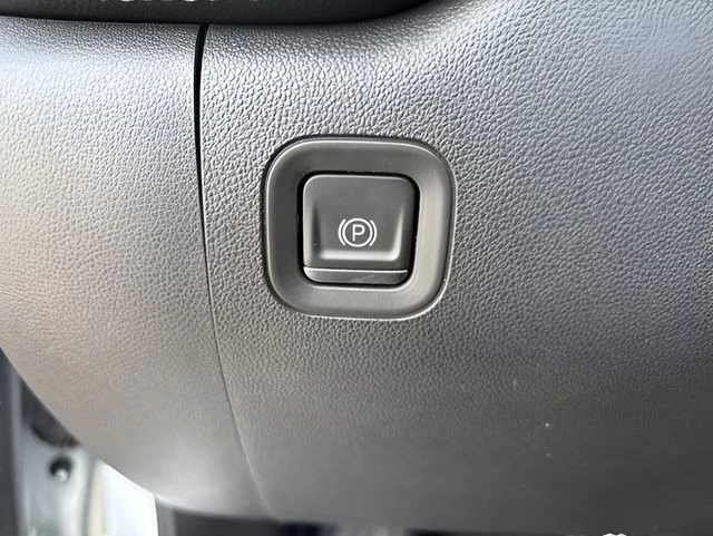 Used 2020 White GMC SLT image 19