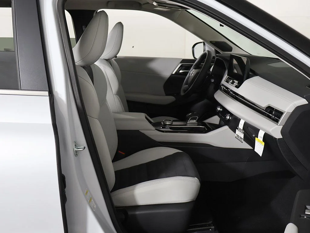 2025 Mitsubishi Outlander SE - Photo 30