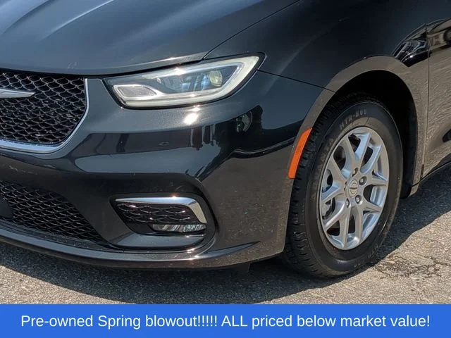 Used 2023 Black Chrysler Touring L image 17
