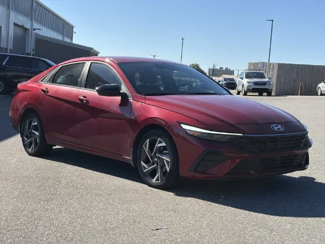 Used 2025 Red Hyundai SEL Sport image 15