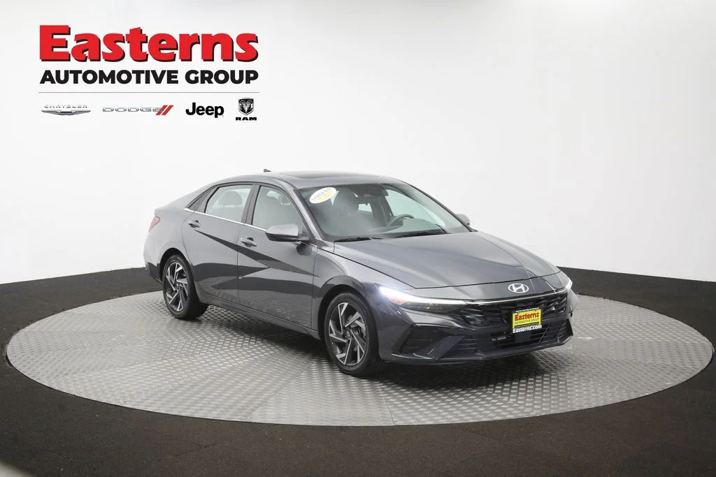 Used 2025 Gray Hyundai SEL Convenience image 50