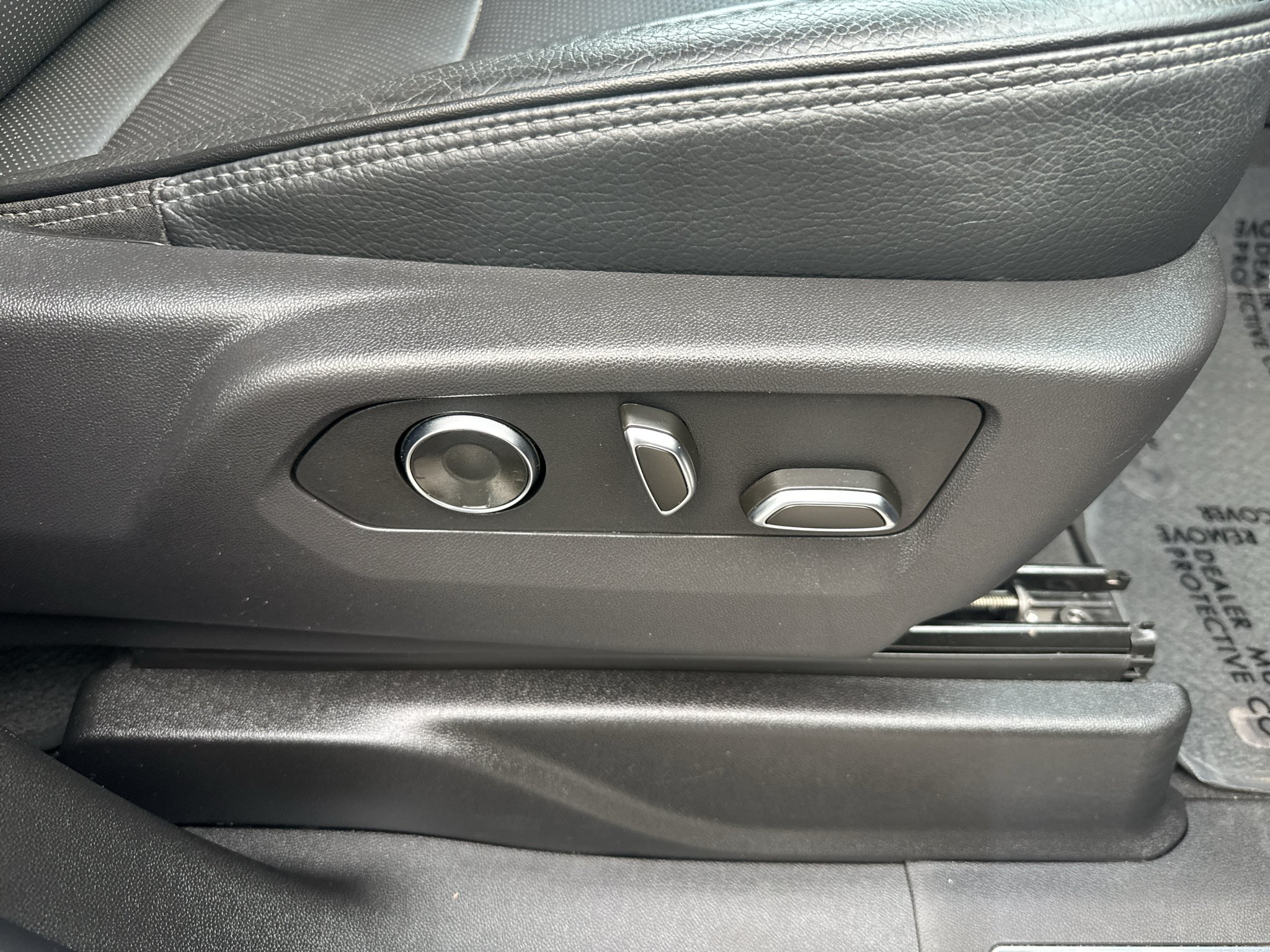Used 2025 Onyx Black GMC Denali image 13