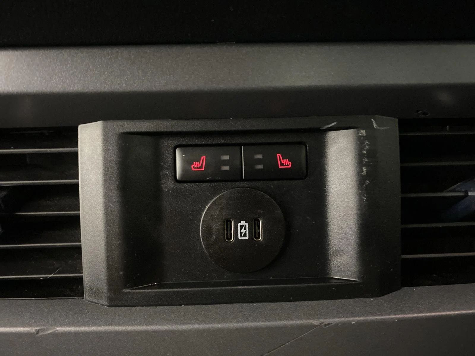 Used 2024  Ford LARIAT image 31