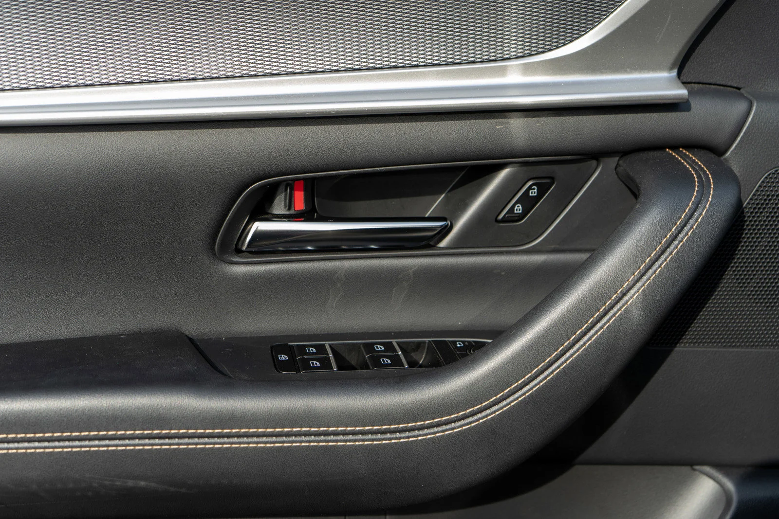 Used 2024 Machine Gray Metallic Mazda Preferred image 15