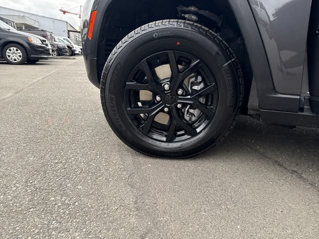 New 2026 Baltic Gray Metallic Clearcoat Jeep Laredo Altitude image 29