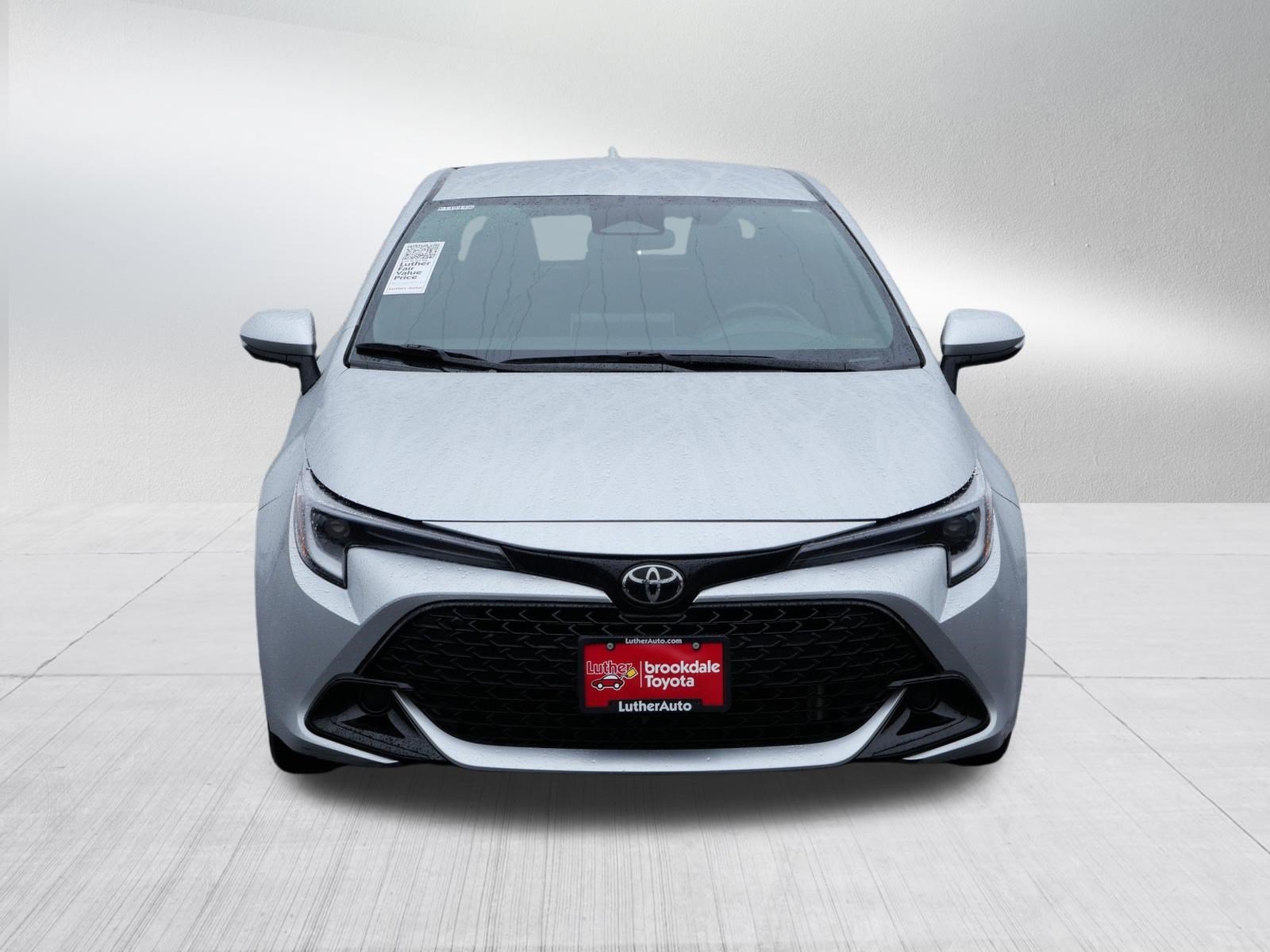 Certified Used 2025 Classic Silver Metallic Toyota SE image 2