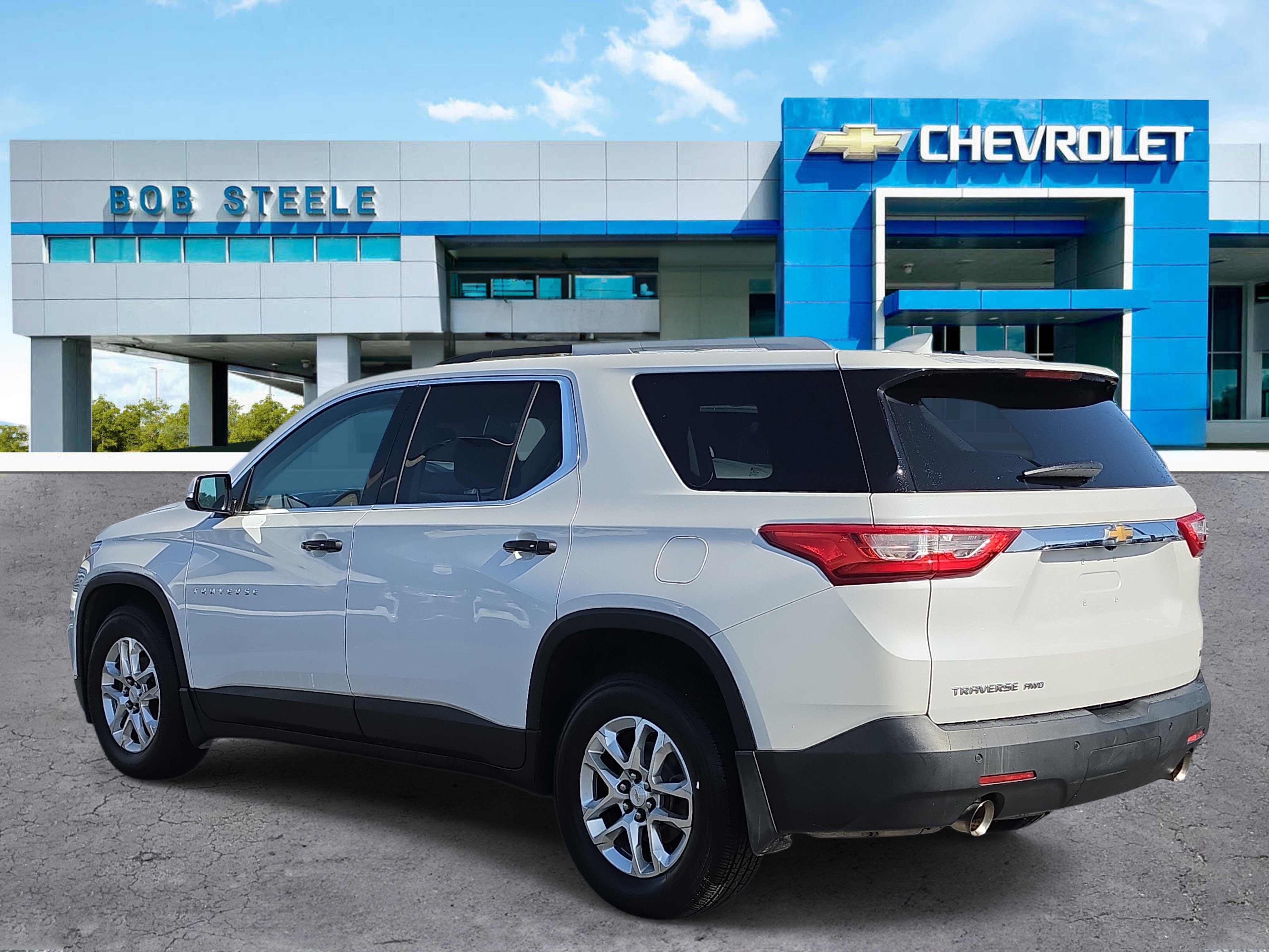 Certified Used 2018 IRIDESCENT PEARL TRICOAT Chevrolet LT Cloth image 4
