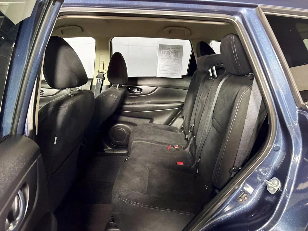 Used 2016 Blue Nissan S image 19