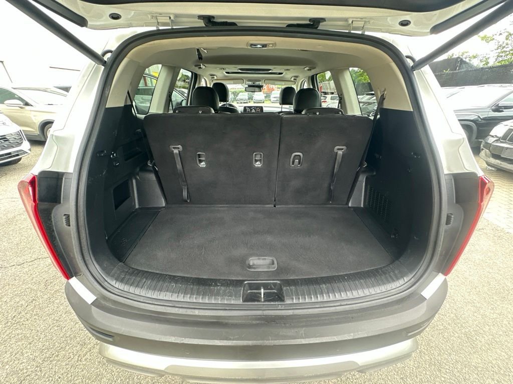 Used 2020 White Kia EX image 30