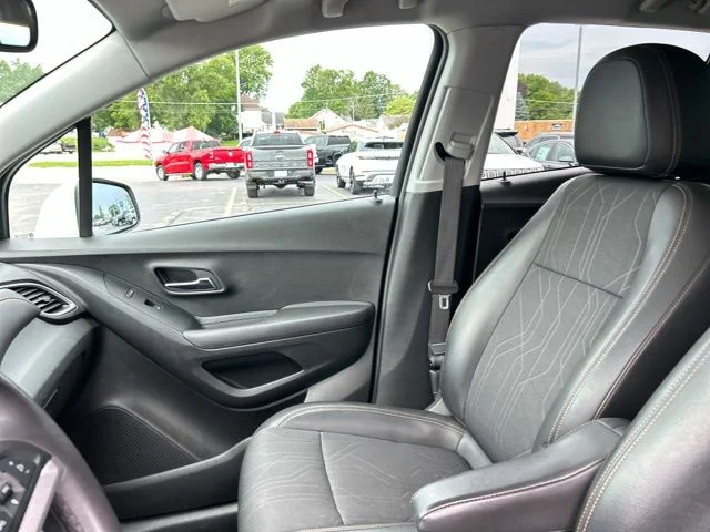 Used 2020 White Chevrolet LT image 27