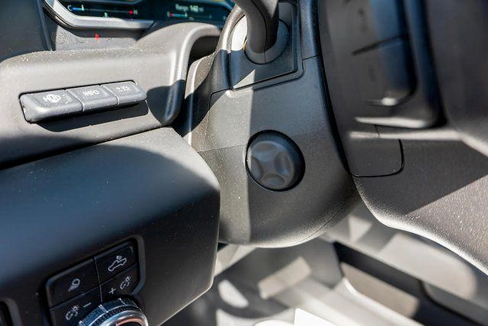 Used 2023  GMC Denali Ultimate image 28